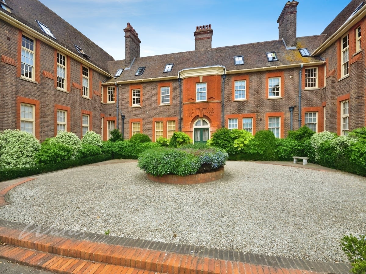 Flat Beresford Road in Thanet