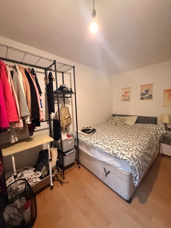 Room Westover Road in Greater London