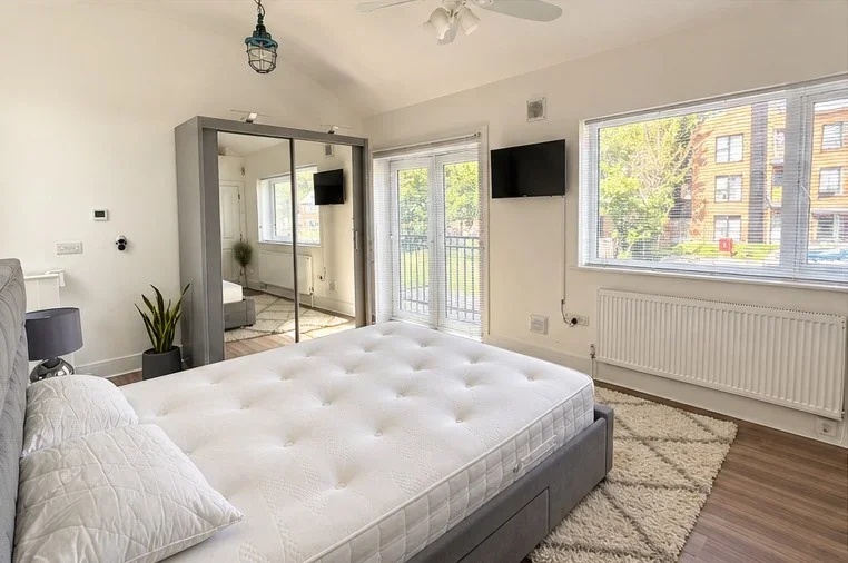 House Warwick Close in Greater London