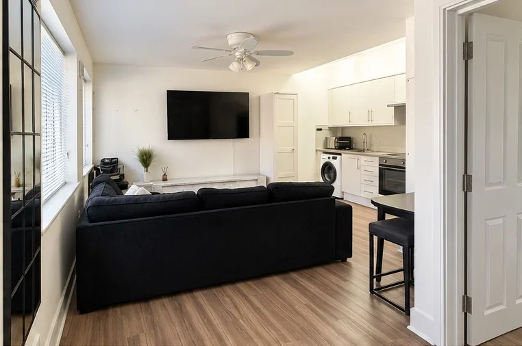 House Warwick Close in Greater London