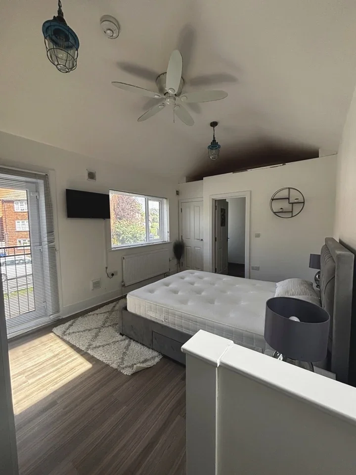 House Warwick Close in Greater London