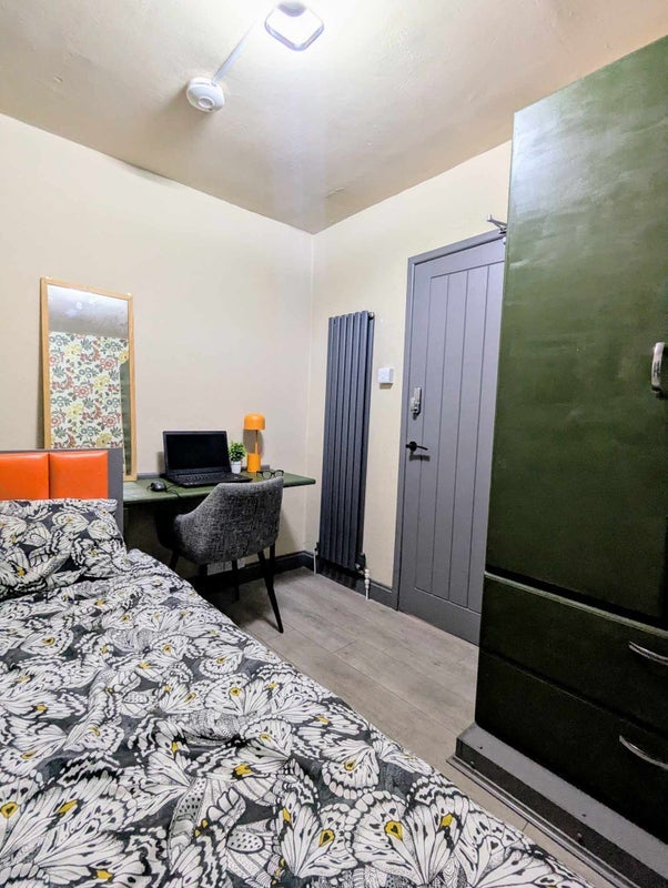 Room Foxlydiate Crescent in Redditch