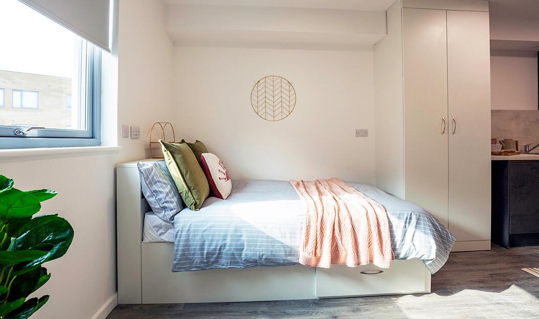 Room Tunnel Avenue in Greater London