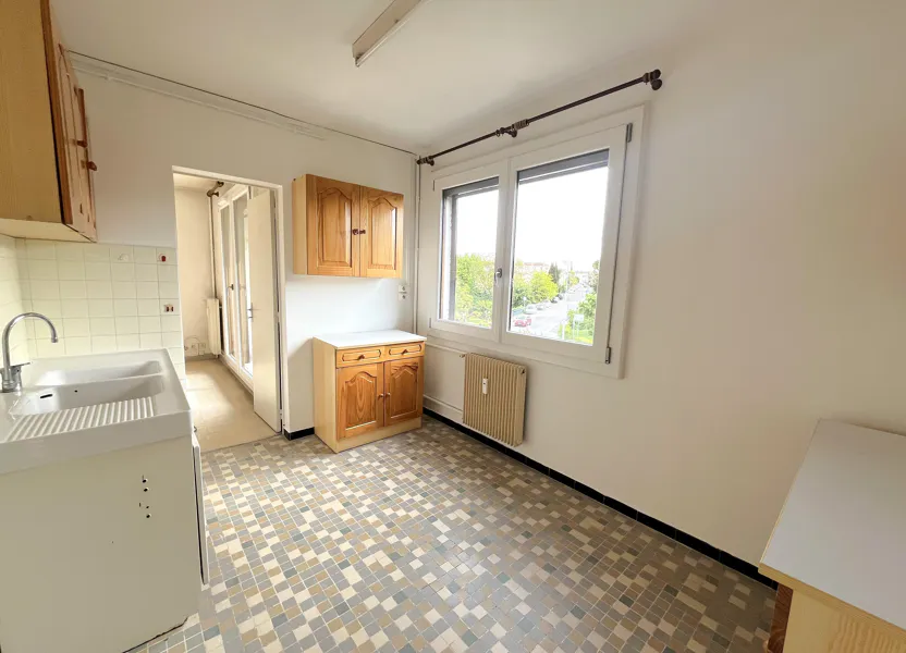 Flat Avenue Jean Giono in Manosque