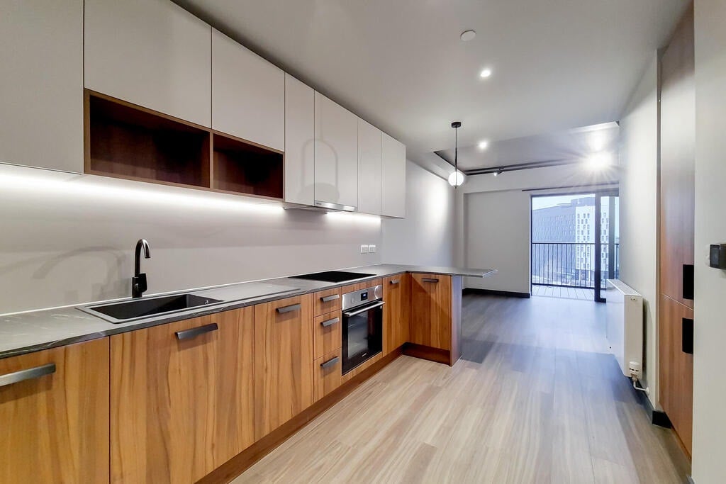 Flat Empire Way in Greater London