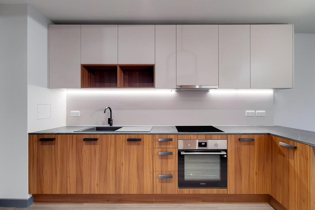 Flat Empire Way in Greater London