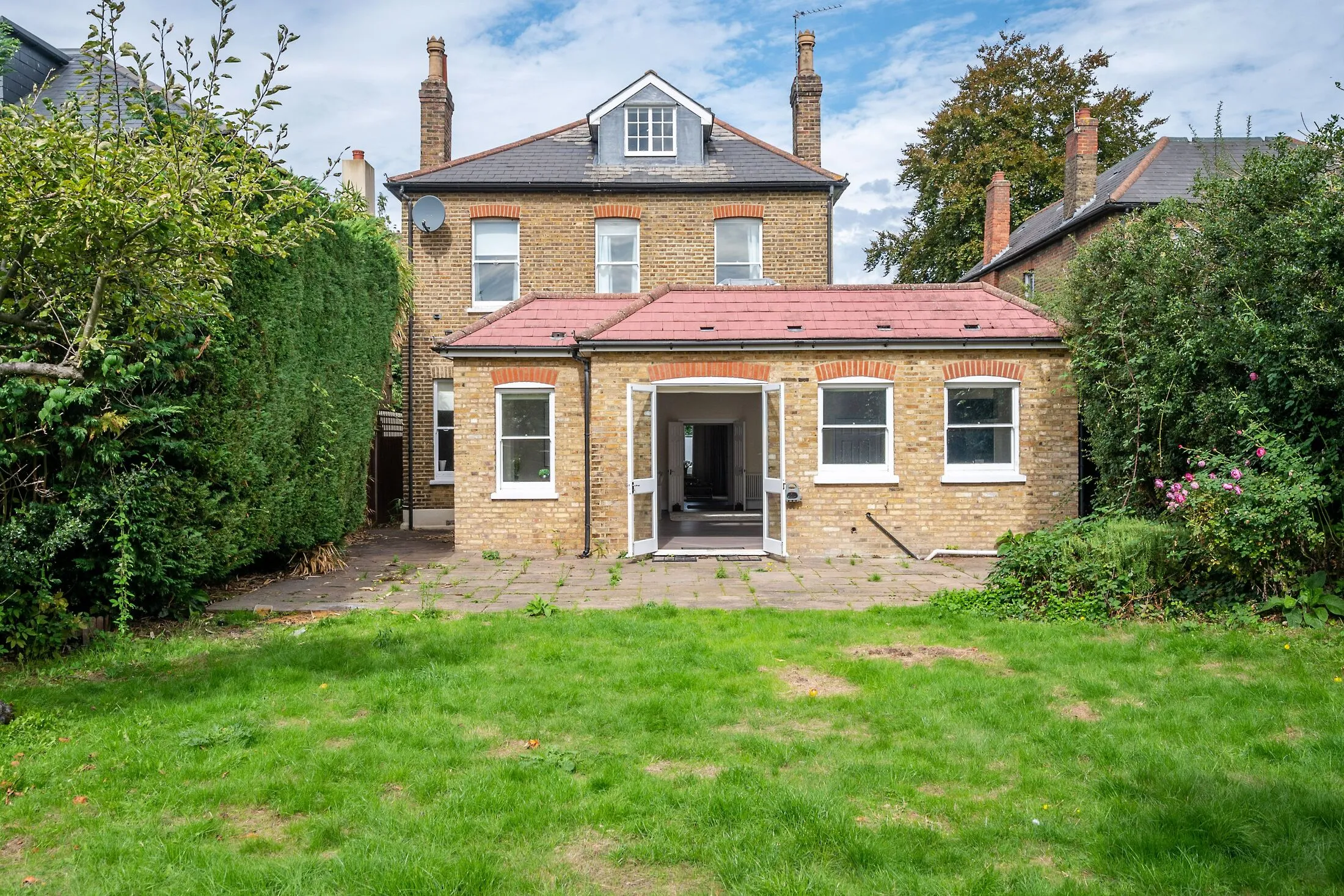 House Kingston Road in Greater London