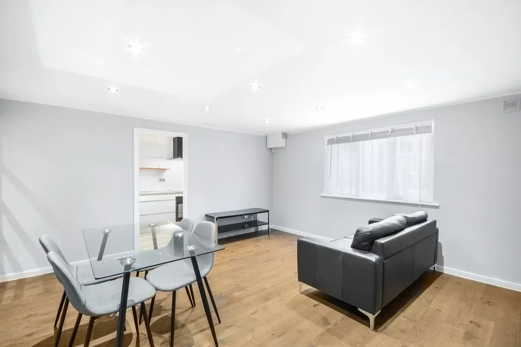 Flat Arden Crescent in Greater London
