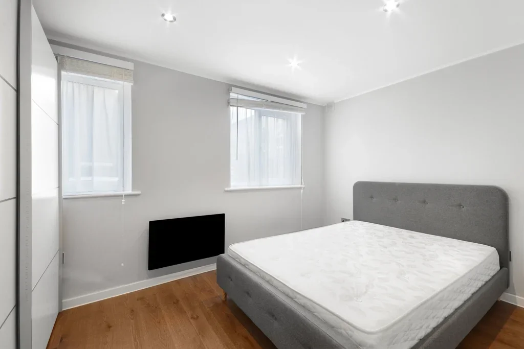 Flat Arden Crescent in Greater London