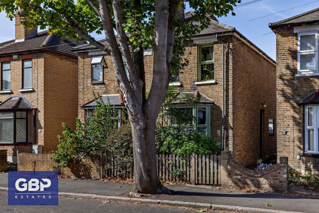 House Hamilton Road in Greater London