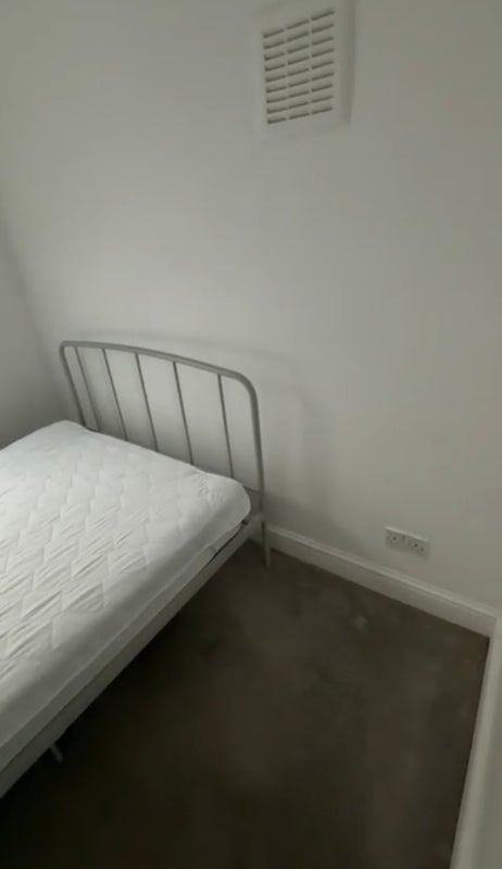 Room Ashmore Road in City of Westminster