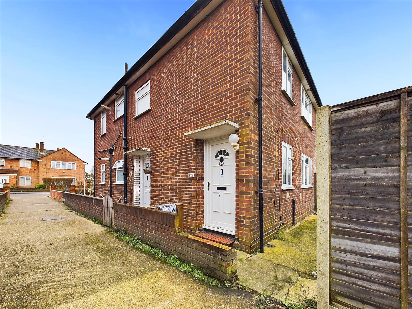 Flat Whitby Road in Greater London