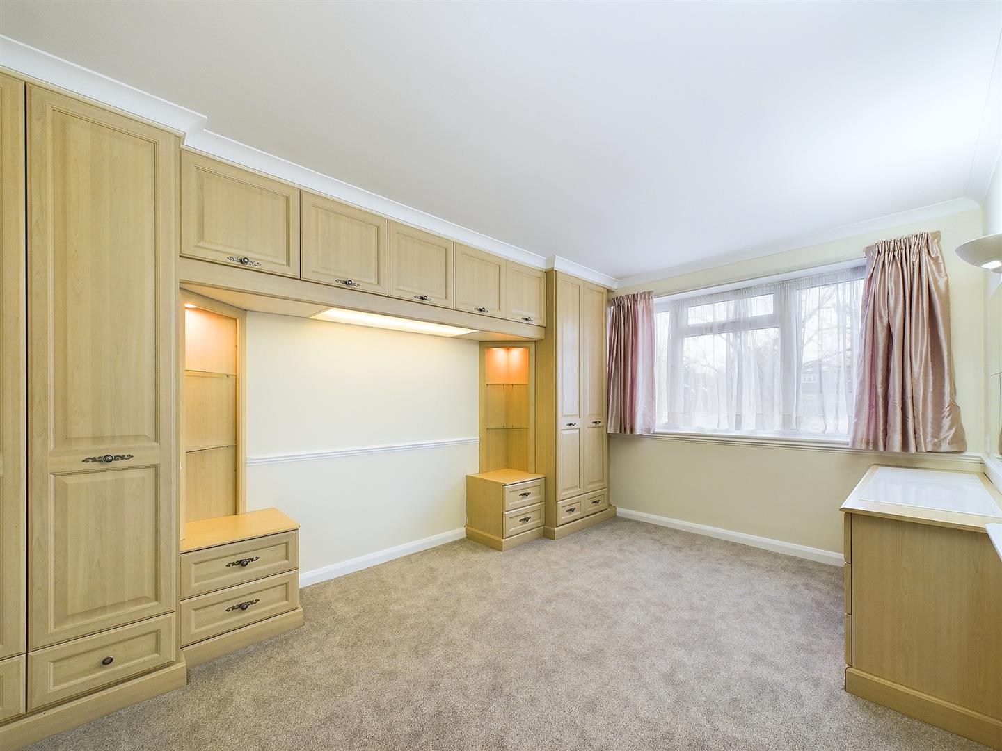 Flat Whitby Road in Greater London