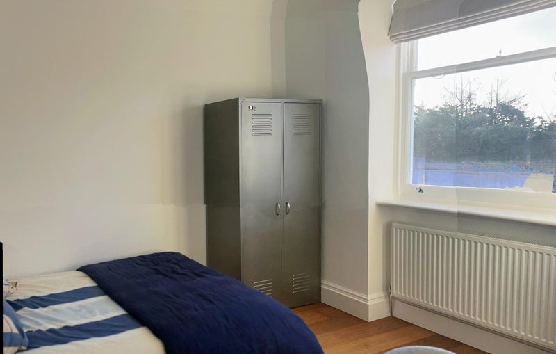 Room Fitz-George Avenue in Greater London