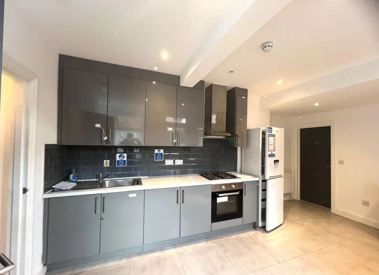 Room Whitton Road in Greater London