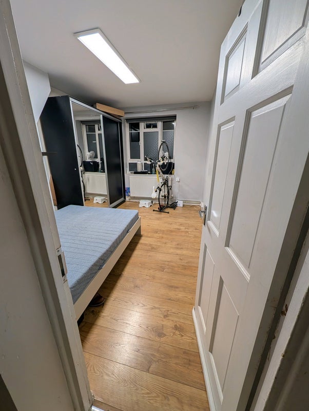 Room India Way in Greater London