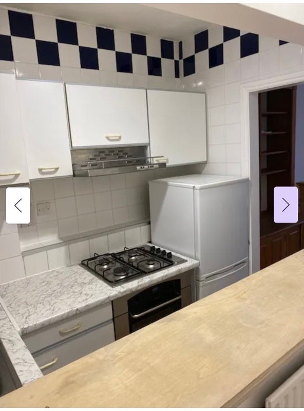 Flat Greyhound Road in Greater London