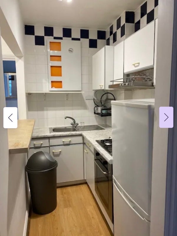 Flat Greyhound Road in Greater London