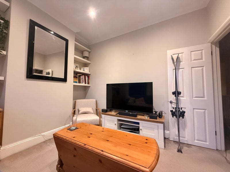 Flat Merton Road in Greater London