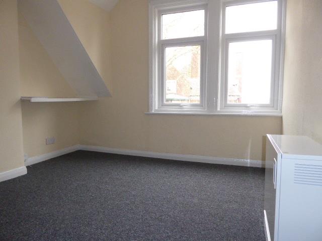 Flat Westcotes Drive in Leicester