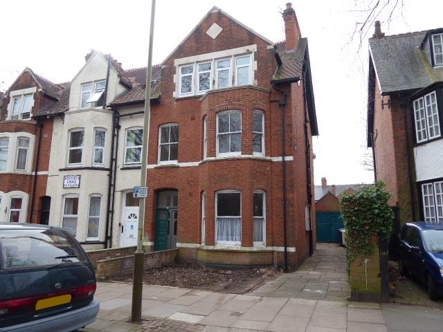 Flat Westcotes Drive in Leicester