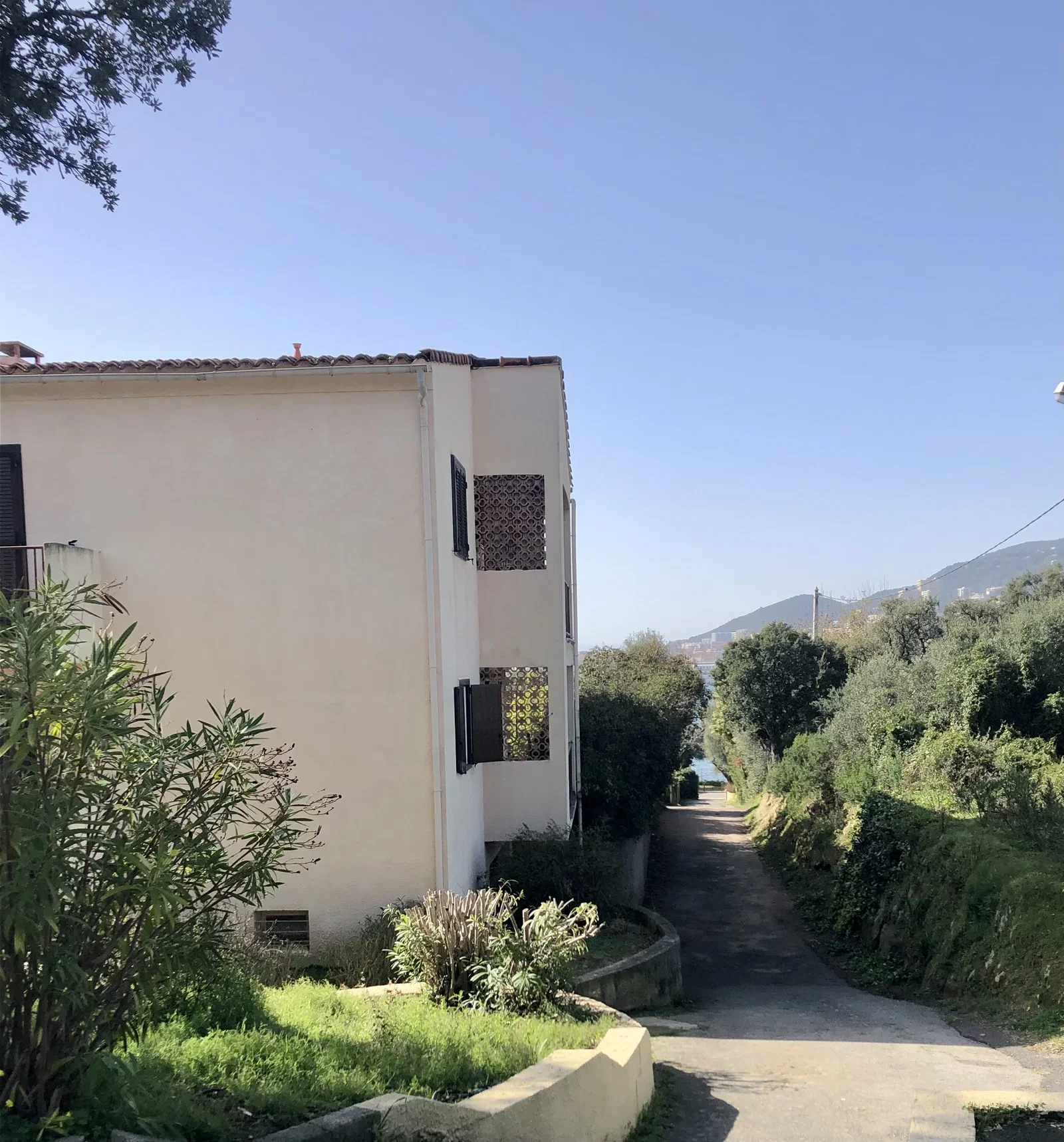Flat Route du Lazaret in Ajaccio