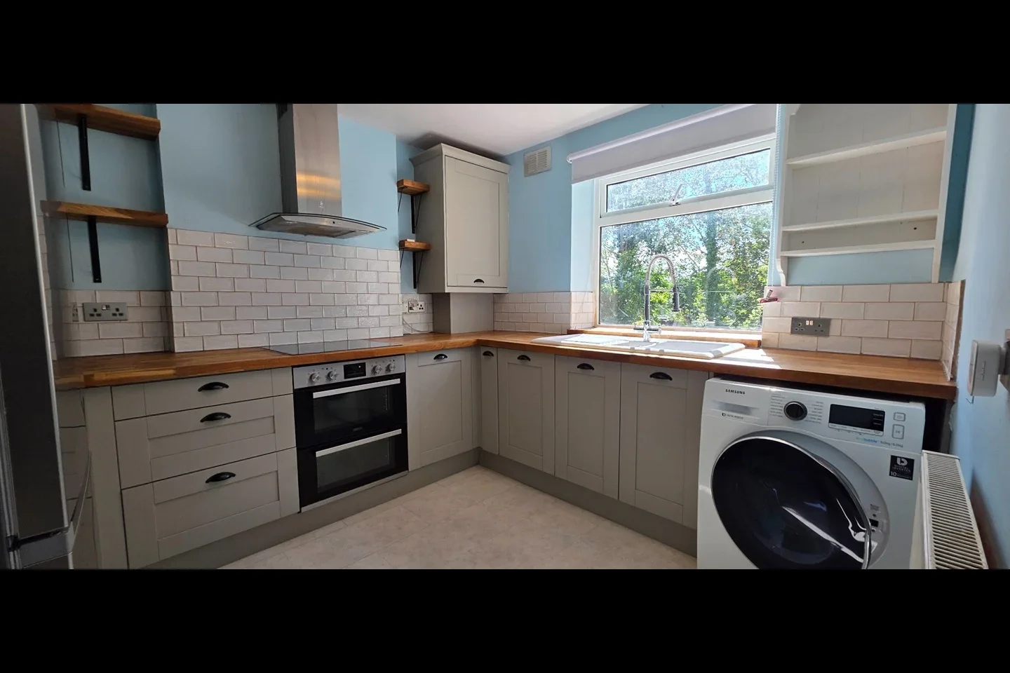 Flat Farningham Road in Caterham