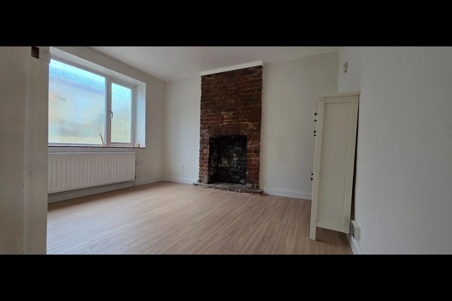 Flat Farningham Road in Caterham