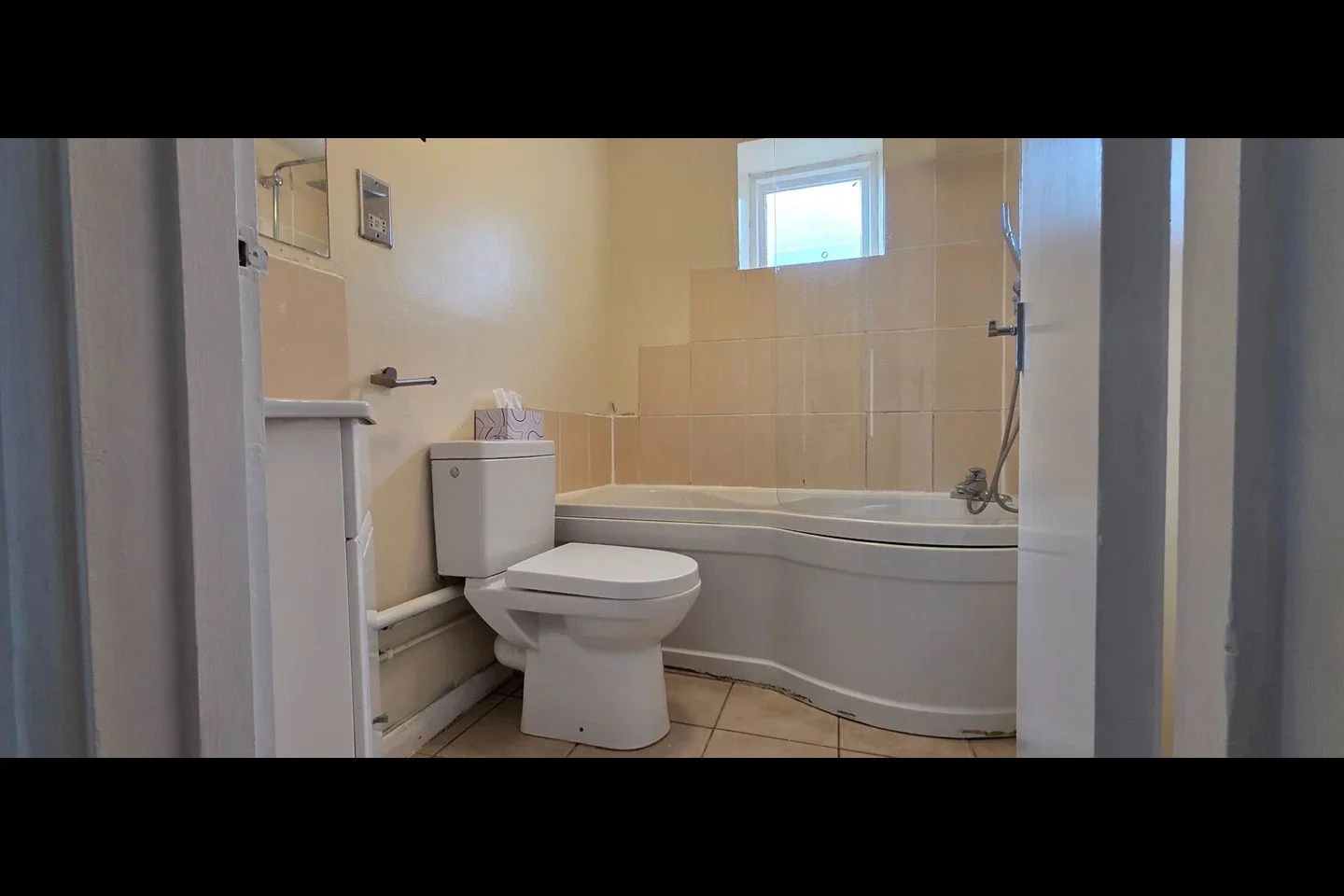 Flat Farningham Road in Caterham