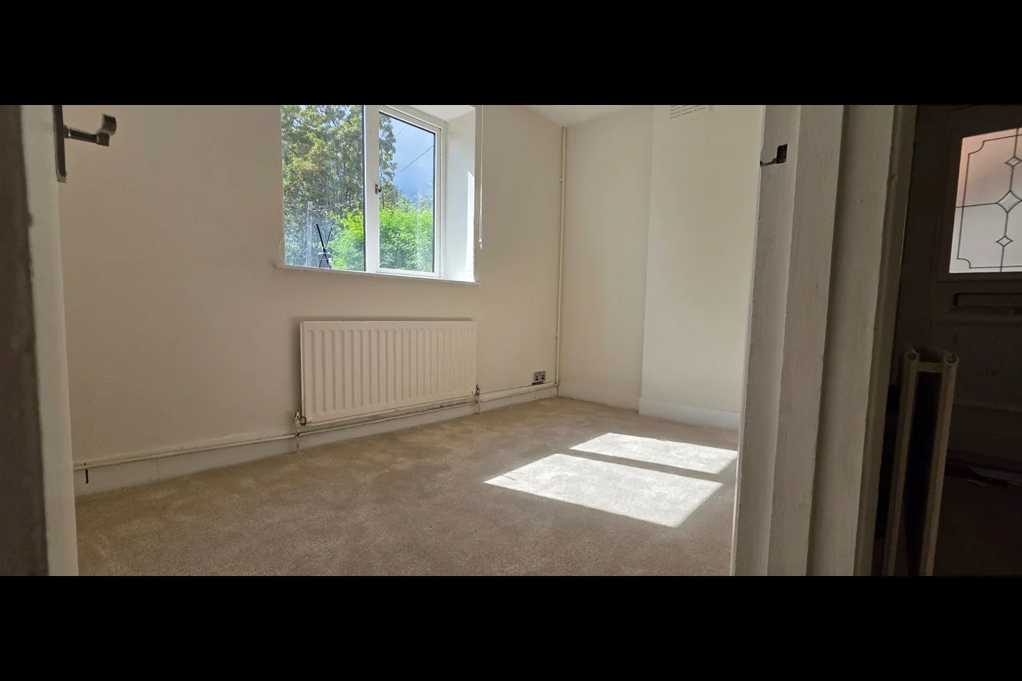 Flat Farningham Road in Caterham