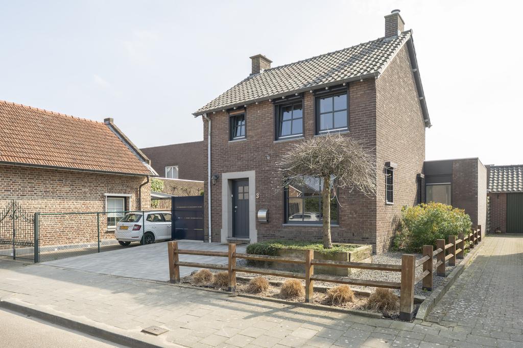 Huis Spoorstraat 3 in Buchten