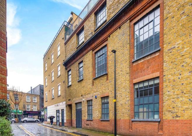 Flat Sly Street in Greater London