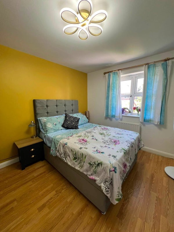 Room Border Gardens in Greater London