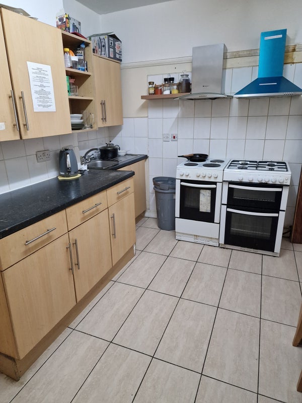 Room Queniborough Road in Leicester