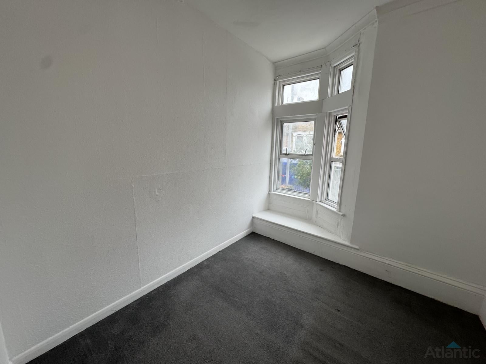 Flat Francis Road in Greater London