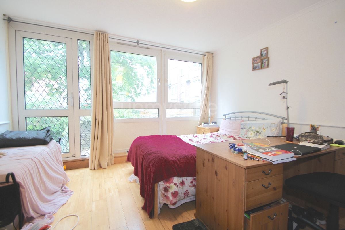 Flat Stanhope Street in Greater London