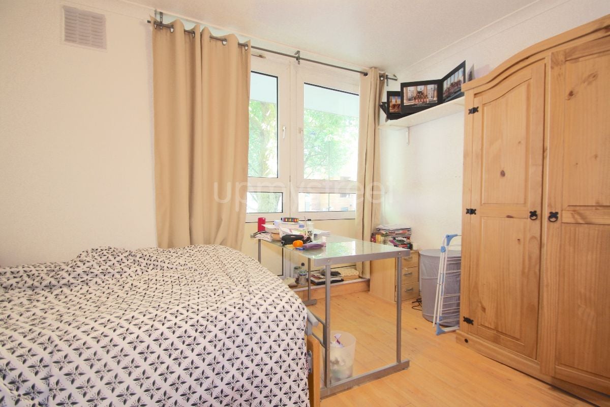 Flat Stanhope Street in Greater London