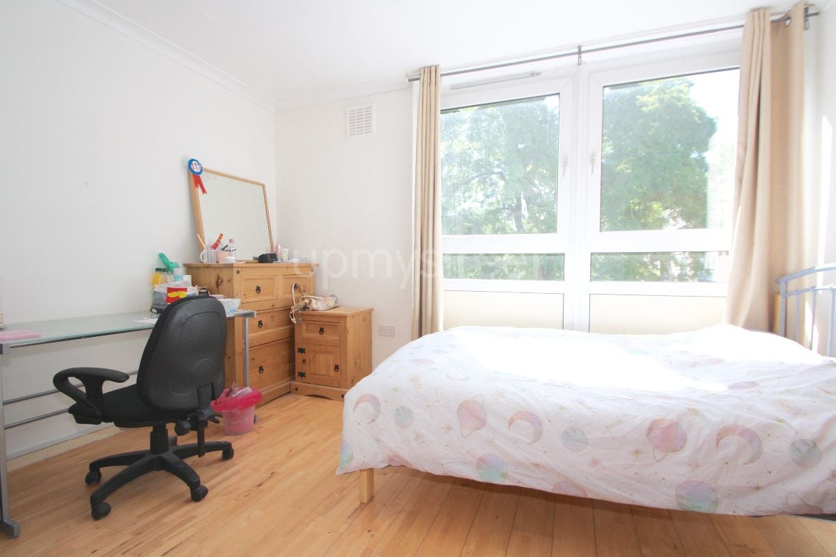 Flat Stanhope Street in Greater London