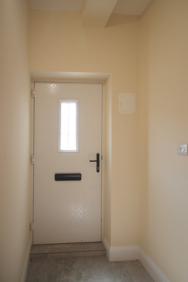 Flat Chandos Avenue in Greater London