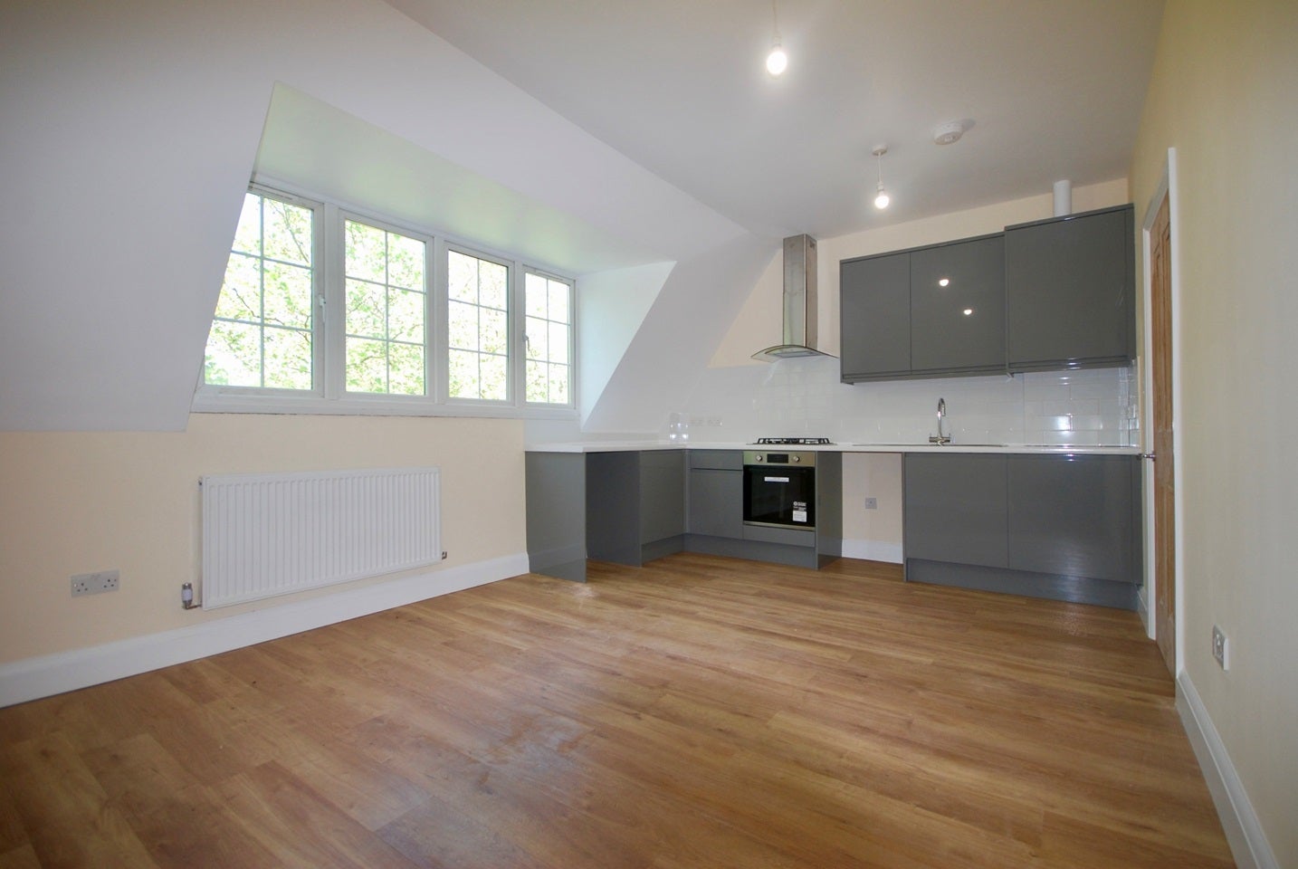 Flat Chandos Avenue in Greater London