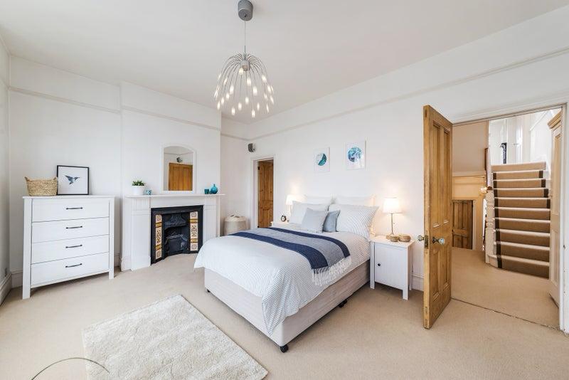 Room Tantallon Road in Greater London