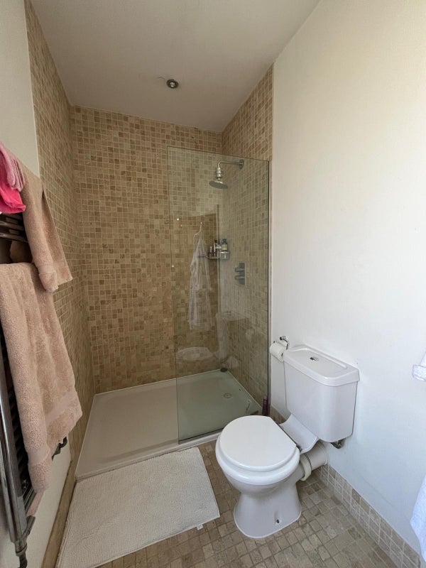 Room Tantallon Road in Greater London