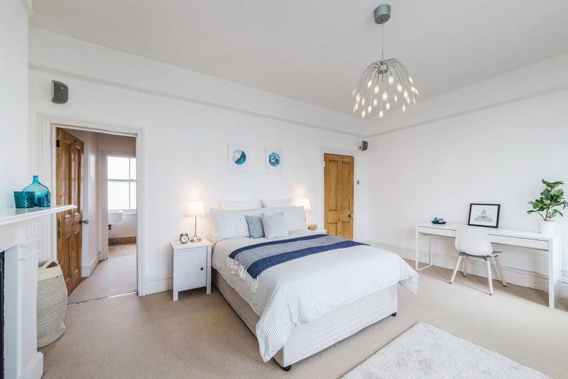 Room Tantallon Road in Greater London