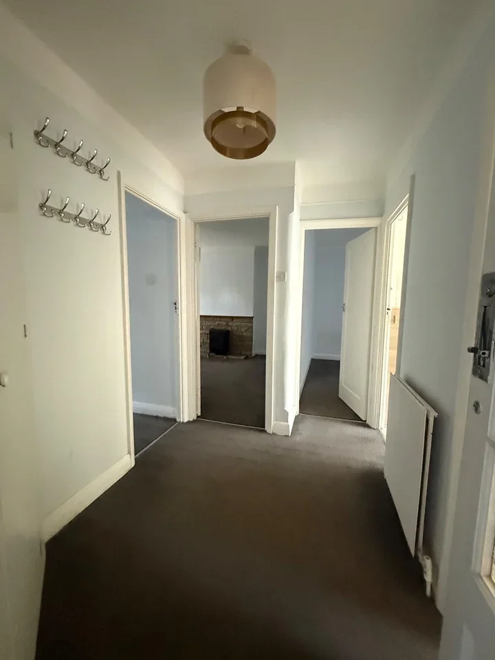 Flat Grange View Road in Greater London