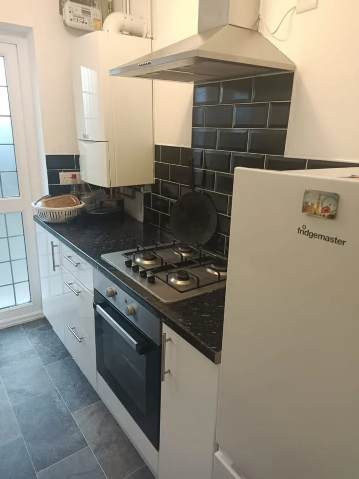 Room Glanmor Road in Slough