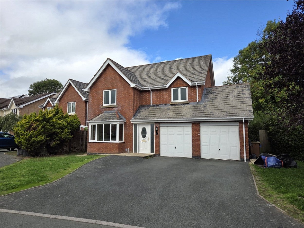 House Long Croft in Weston Rhyn