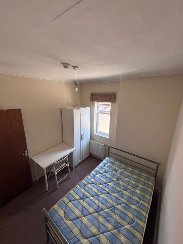 Room Belmont Road in Bristol
