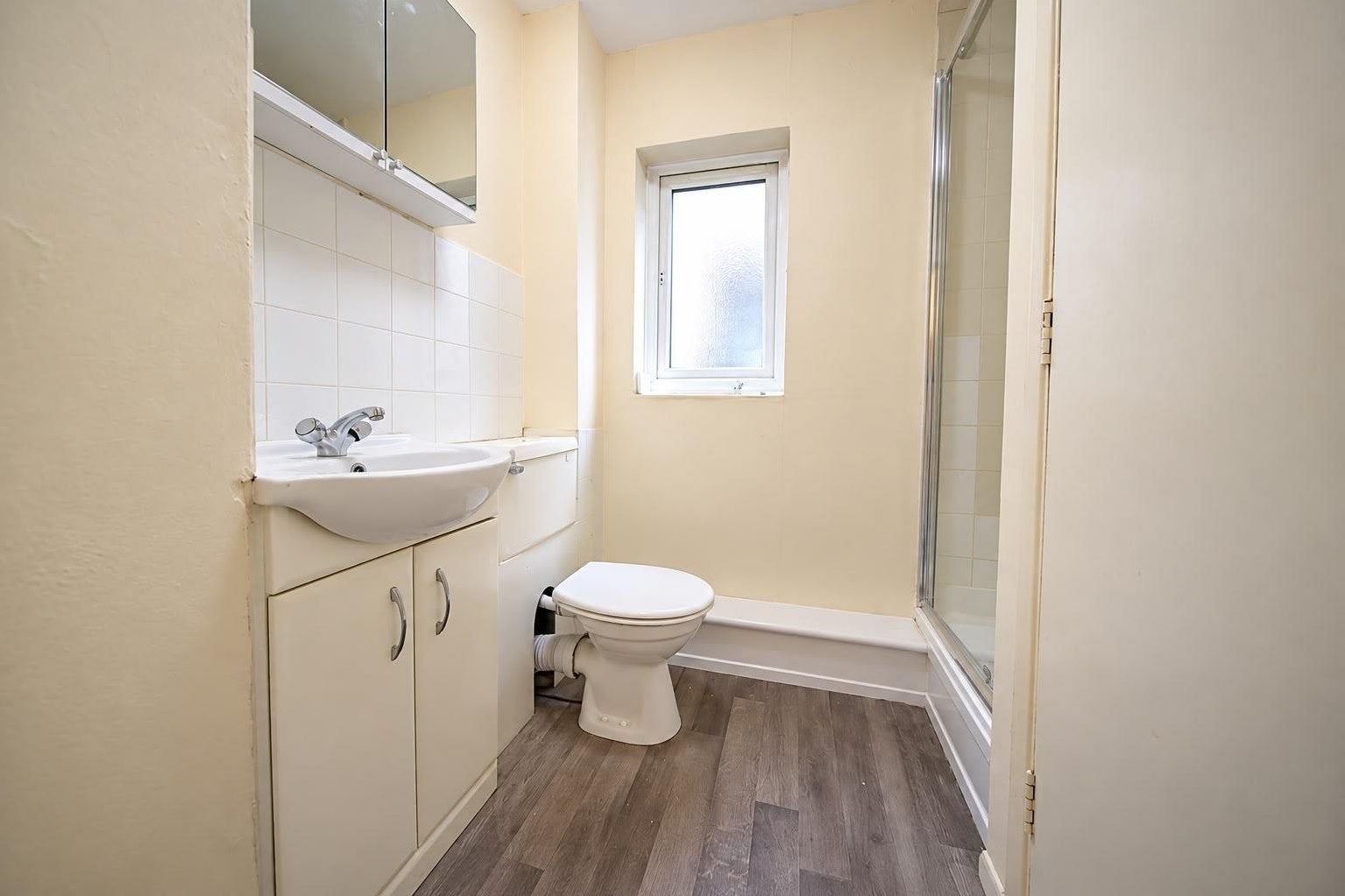 Flat Grilse Close in Greater London