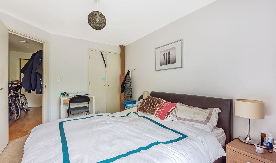 Flat Sun Passage in Greater London