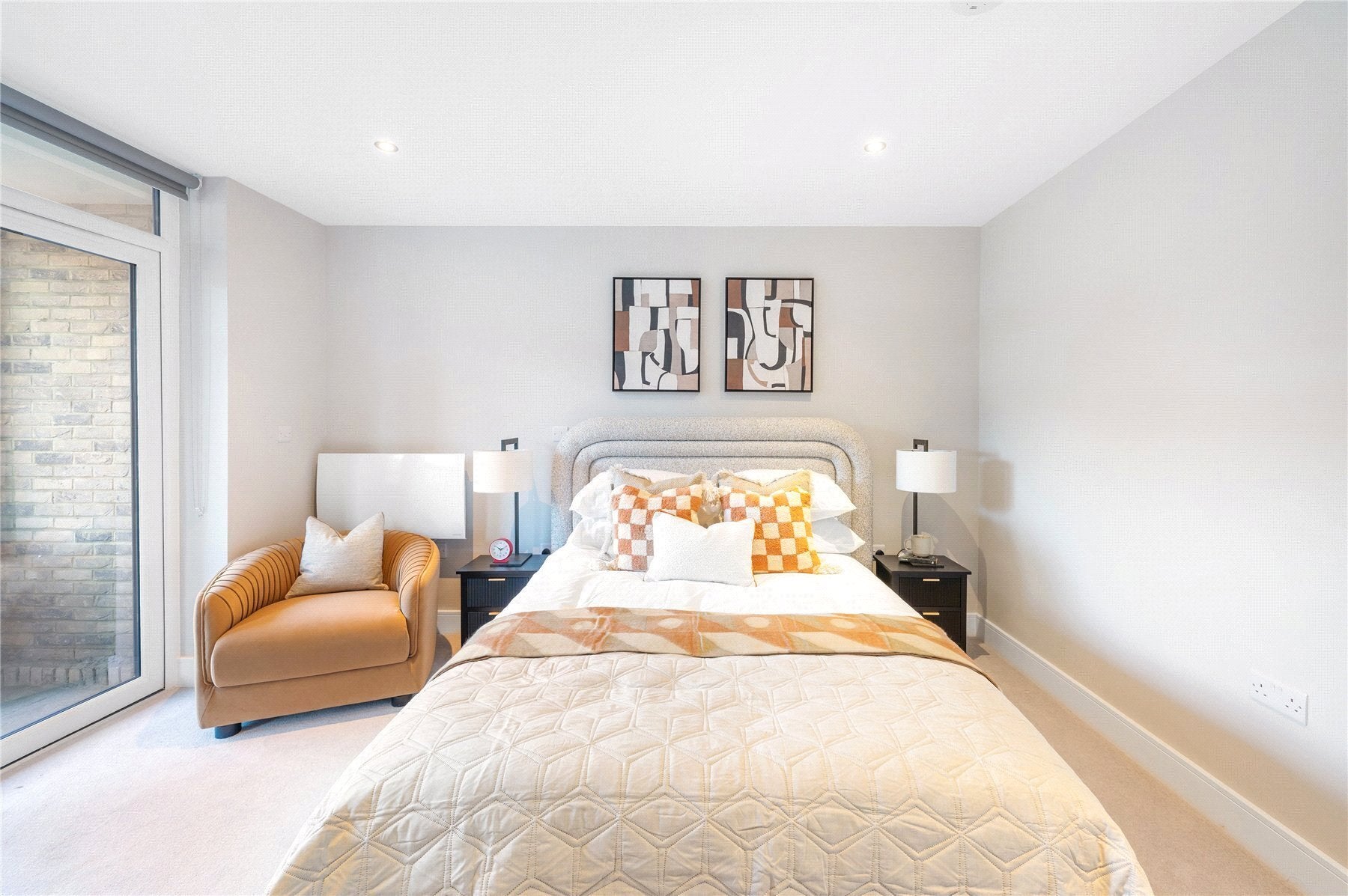 Flat Thornton Road in Greater London